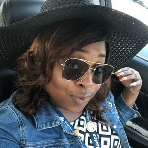 Meet your Posher, Shemia